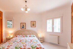 3 bedrooms, iron/ironing board, travel crib, WiFi