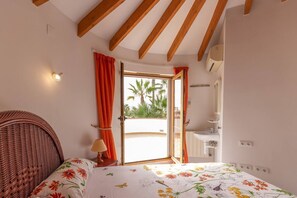 3 عدّة غرف نوم ومكواة/لوح كي وسرير سفر وواي فاي