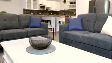 House, 3 Bedrooms, 2 Bathrooms, Sea View | Living room | Flat-screen TV
