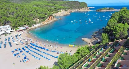 Renewed Historical Countryside Villa With Pool