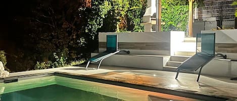 Outdoor pool, a heated pool