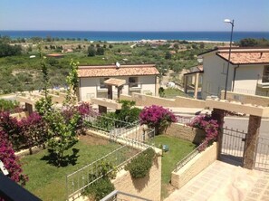 Property grounds - House with panorama view of Sea and Mountains (Badolato Marina (CZ))