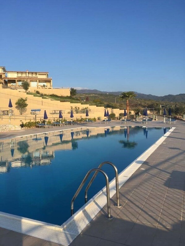 Outdoor pool - House with panorama view of Sea and Mountains (Badolato Marina (CZ))