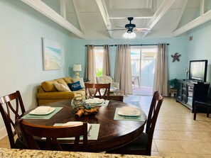 Smart TV, DVD player, books, video library - Best Queens Grant location: easy walk to all amenities.   (Hilton Head Island)