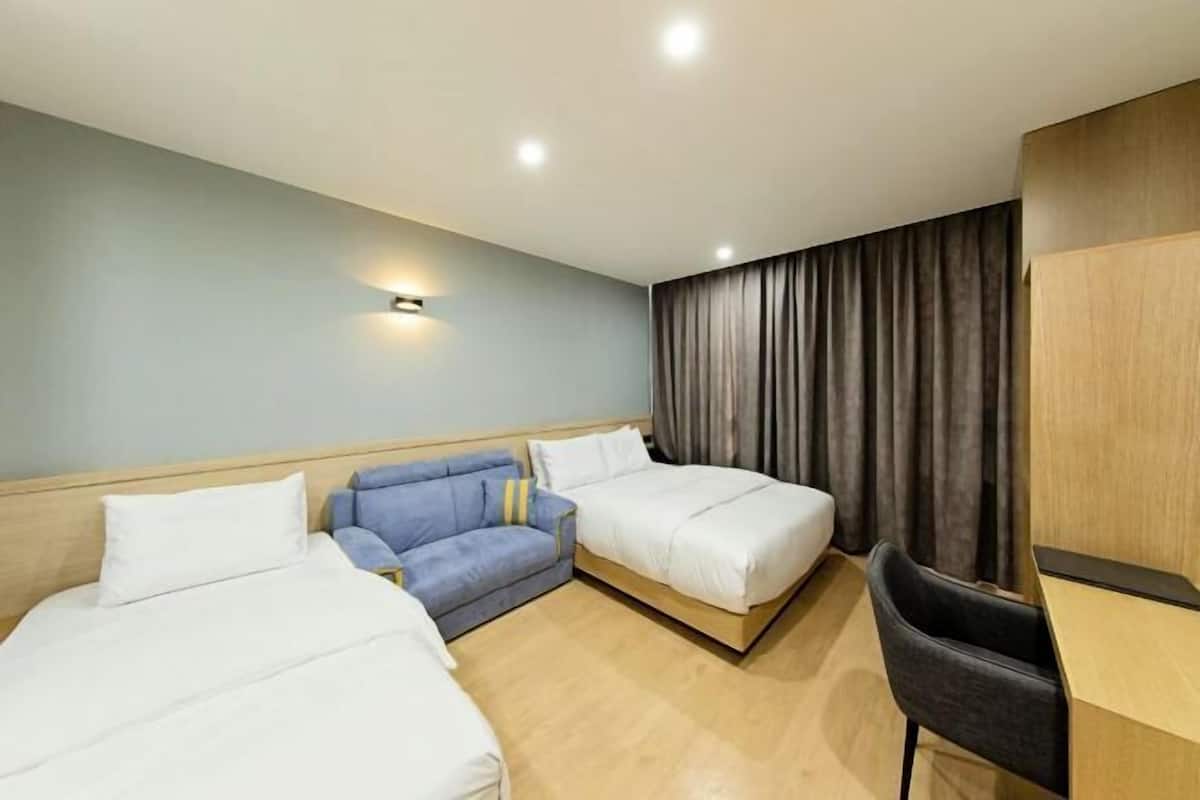 Premium bedding, in-room safe, individually furnished, desk