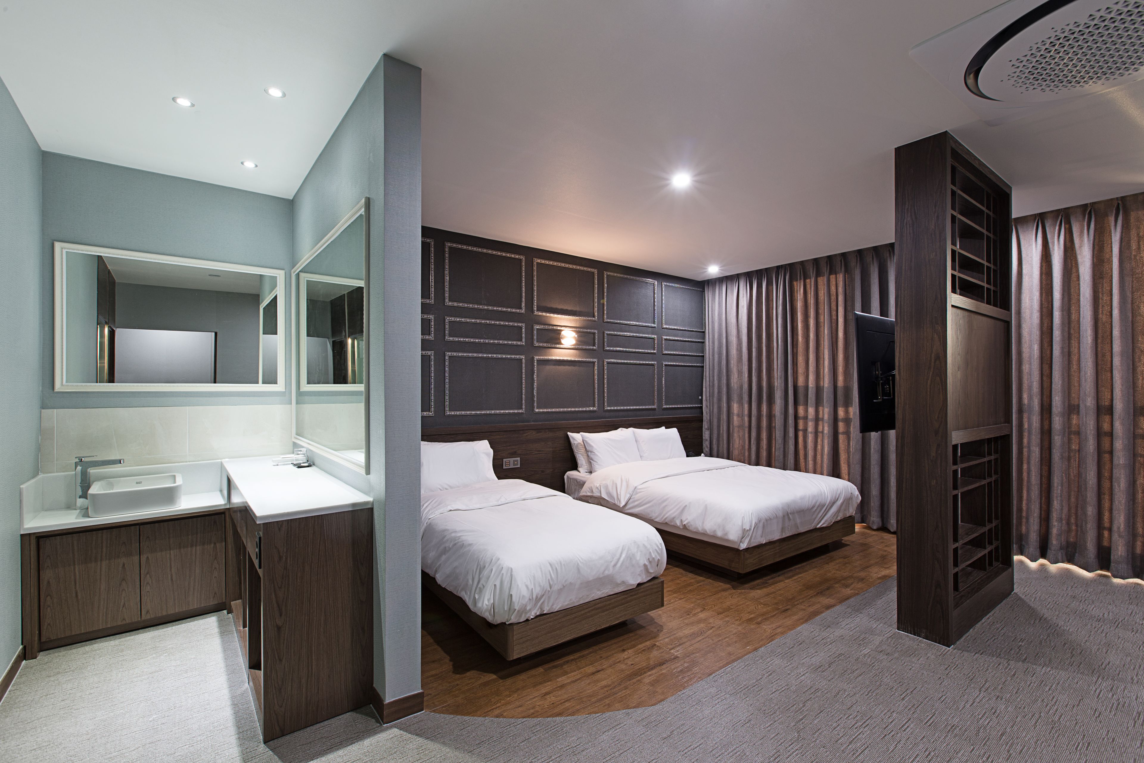 family room | 1 bedroom, premium bedding, in-room safe, individually furnished