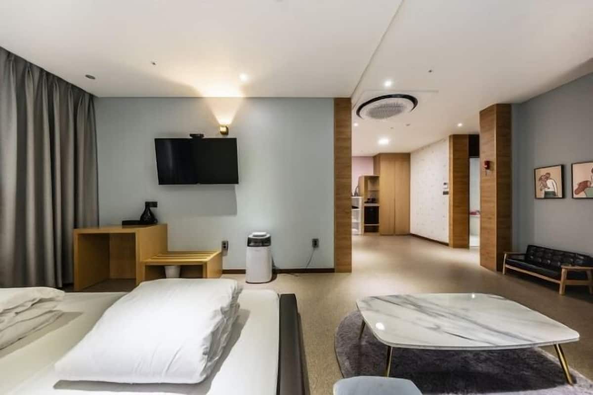 1 bedroom, premium bedding, in-room safe, individually furnished