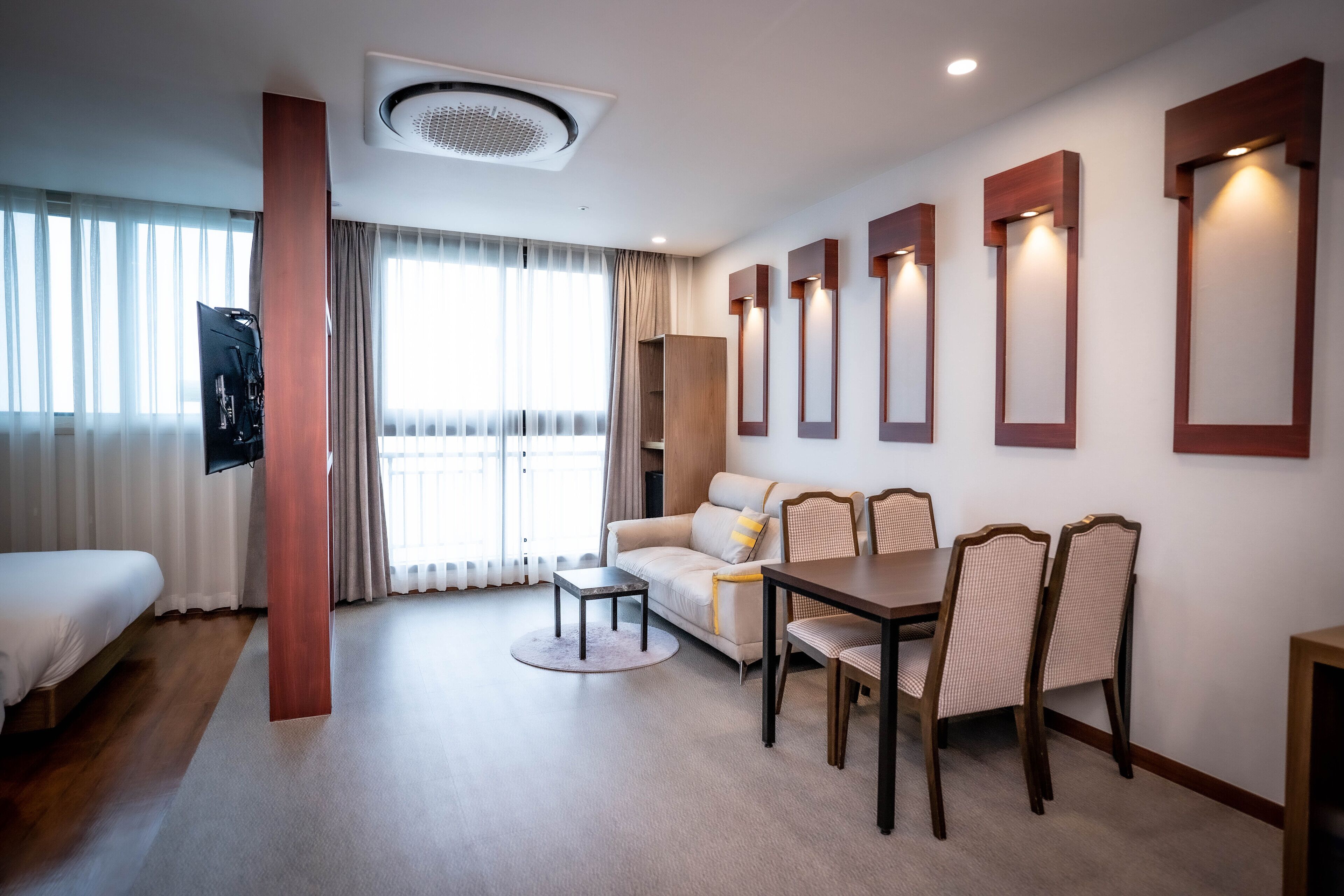 family room | 1 bedroom, premium bedding, in-room safe, individually furnished