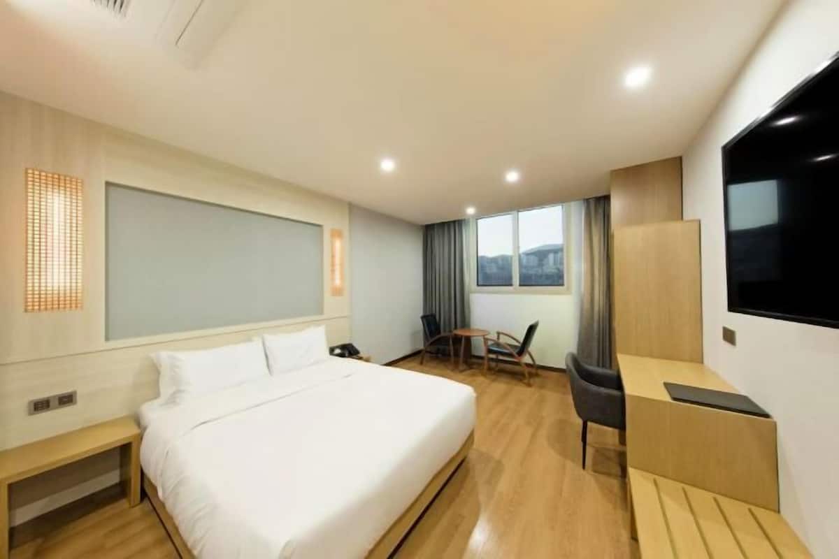 1 bedroom, premium bedding, in-room safe, individually furnished