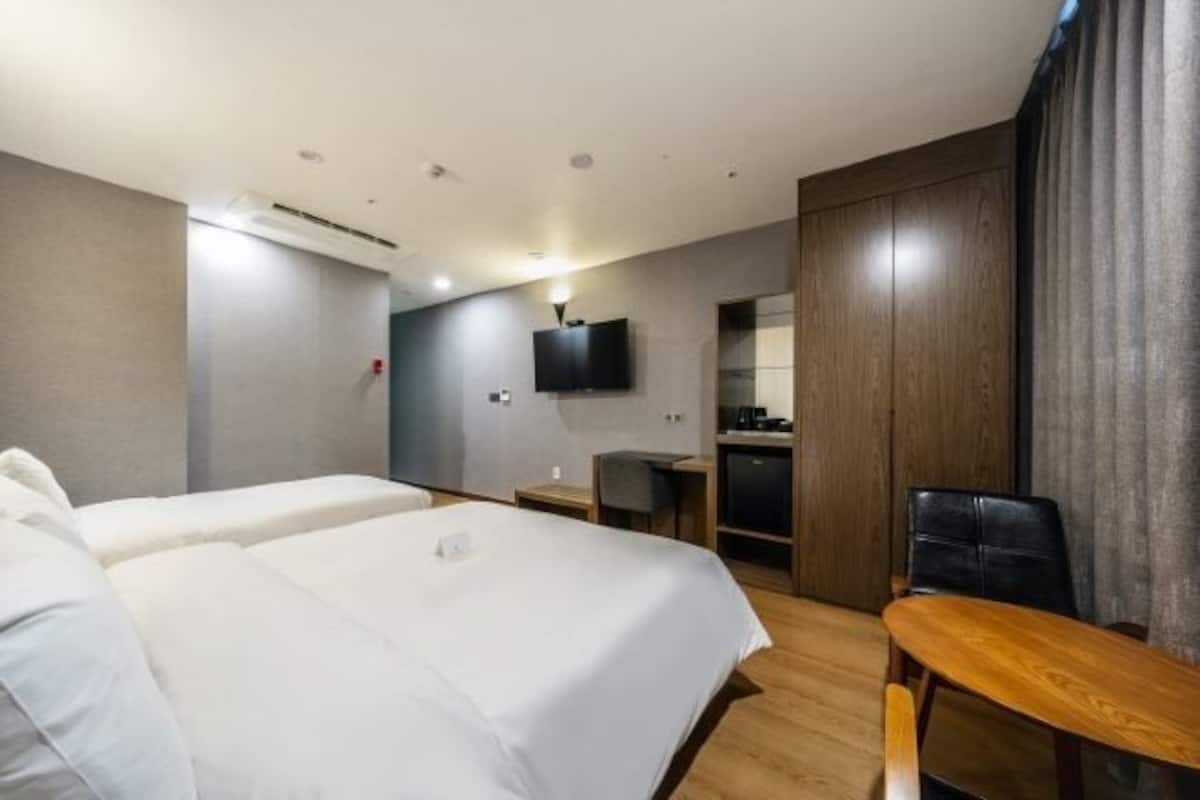 1 bedroom, premium bedding, in-room safe, individually furnished