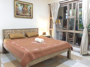 Basic Double Room, 1 Double Bed, Terrace | Bed sheets - Svaka Homestay (Ubud)