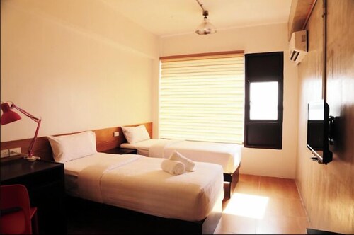 Travelbee Seaside Inn