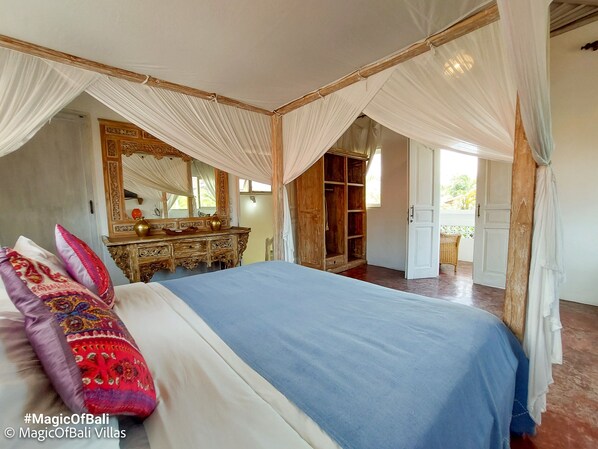 3 bedrooms, in-room safe, WiFi, bed sheets