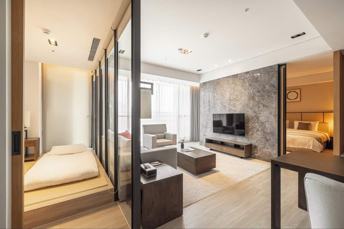 Down duvets, free minibar, in-room safe, desk