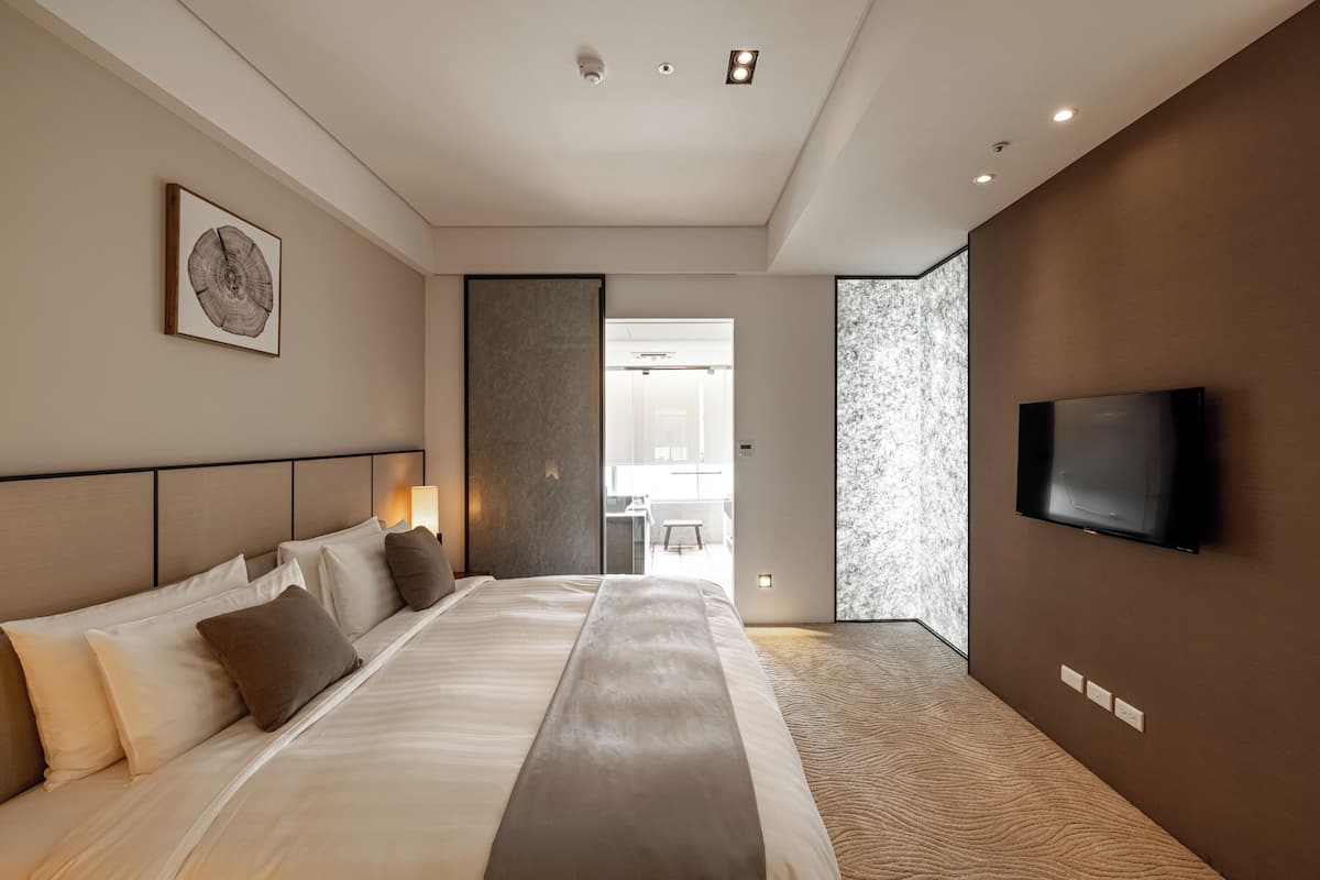 Daunenbettdecken, kostenlose Minibar, Zimmersafe, Schreibtisch