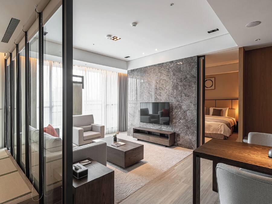 Down duvets, free minibar, in-room safe, desk