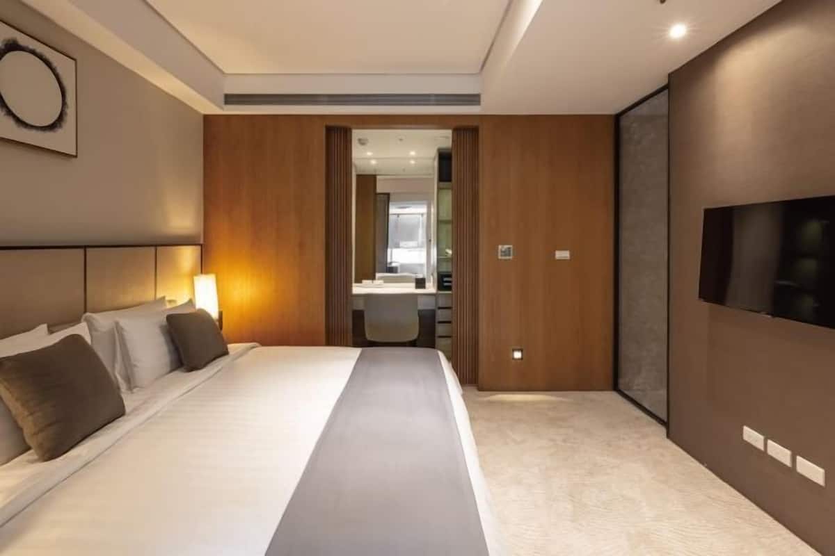 Chăn bông, minibar với thức uống miễn phí, két bảo mật tại phòng, bàn