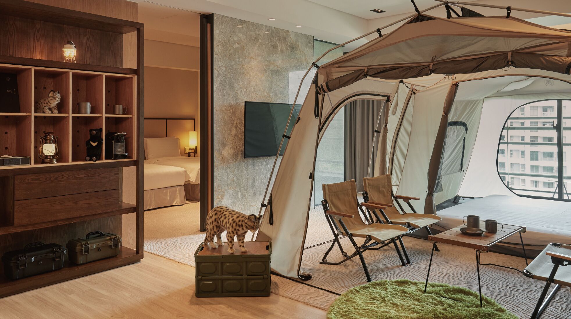 Down duvets, free minibar, in-room safe, desk