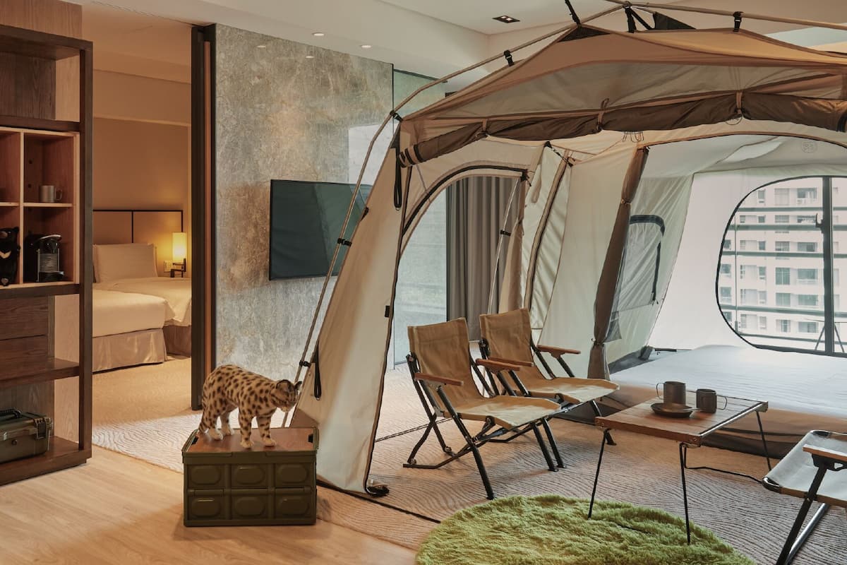 Phòng có thiết kế đặc trưng, nhiều giường | Chăn bông, minibar với thức uống miễn phí, két bảo mật tại phòng, bàn