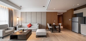 Down duvets, free minibar, in-room safe, desk - Yun Estate Hotel (New Taipei City)