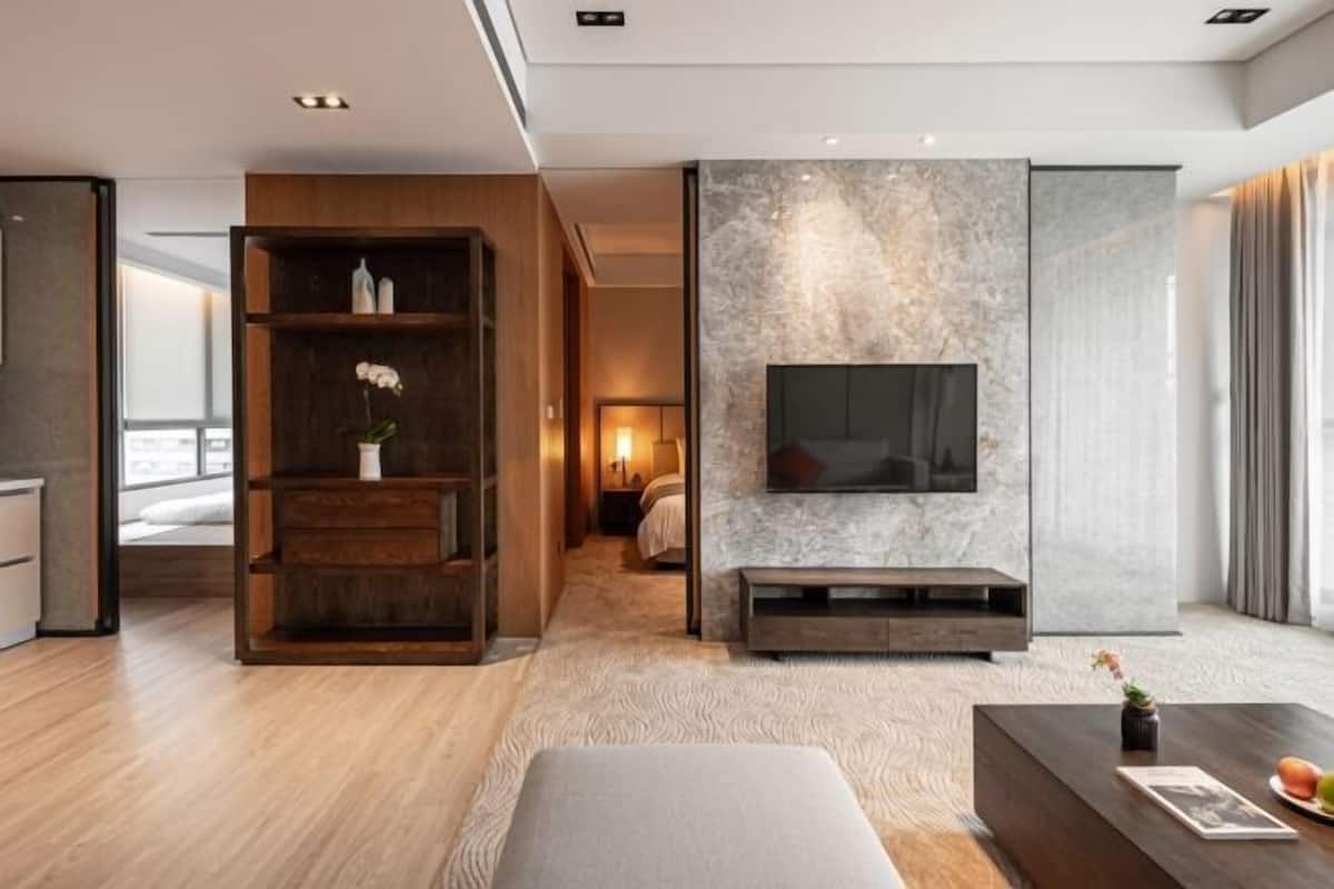 1 bedroom, down comforters, free minibar, in-room safe