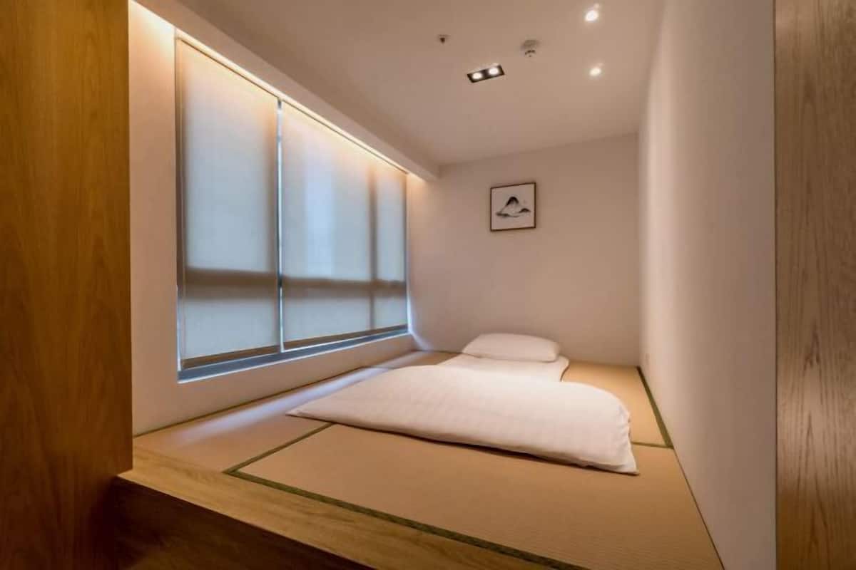 1 bedroom, down comforters, free minibar, in-room safe