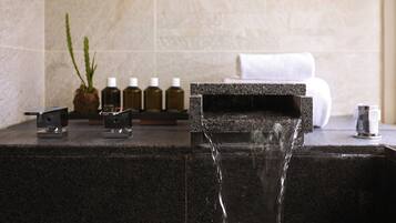 Separate tub and shower, spring water tub, hydromassage showerhead