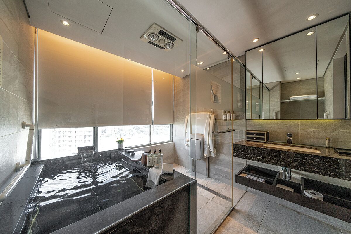 separate bathtub and shower, spring water bathtub