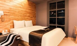 华丽双人房 | 特色装修、特色家居、免费 WiFi、床单