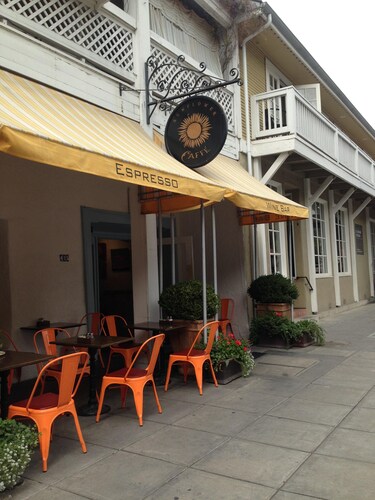 Beautifully Decorated Townhouse 2 Blks From Square