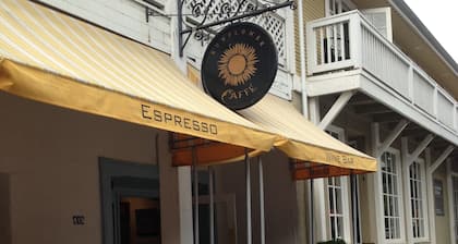 Beautifully Decorated Townhouse 2 Blks From Square