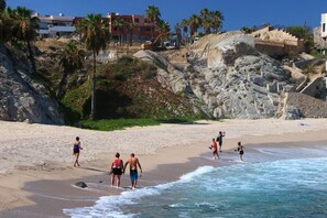 Beach nearby, sun loungers, beach towels