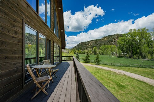 Beautiful Home on 24 acre setting,  private mountain, creek, Close to Downtown