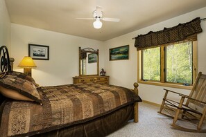 4 bedrooms, desk, free WiFi, bed sheets
