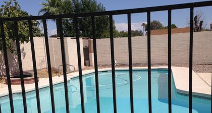 Cozy, Clean, Beautiful 5 Star reviews home. A Quiet Gem!