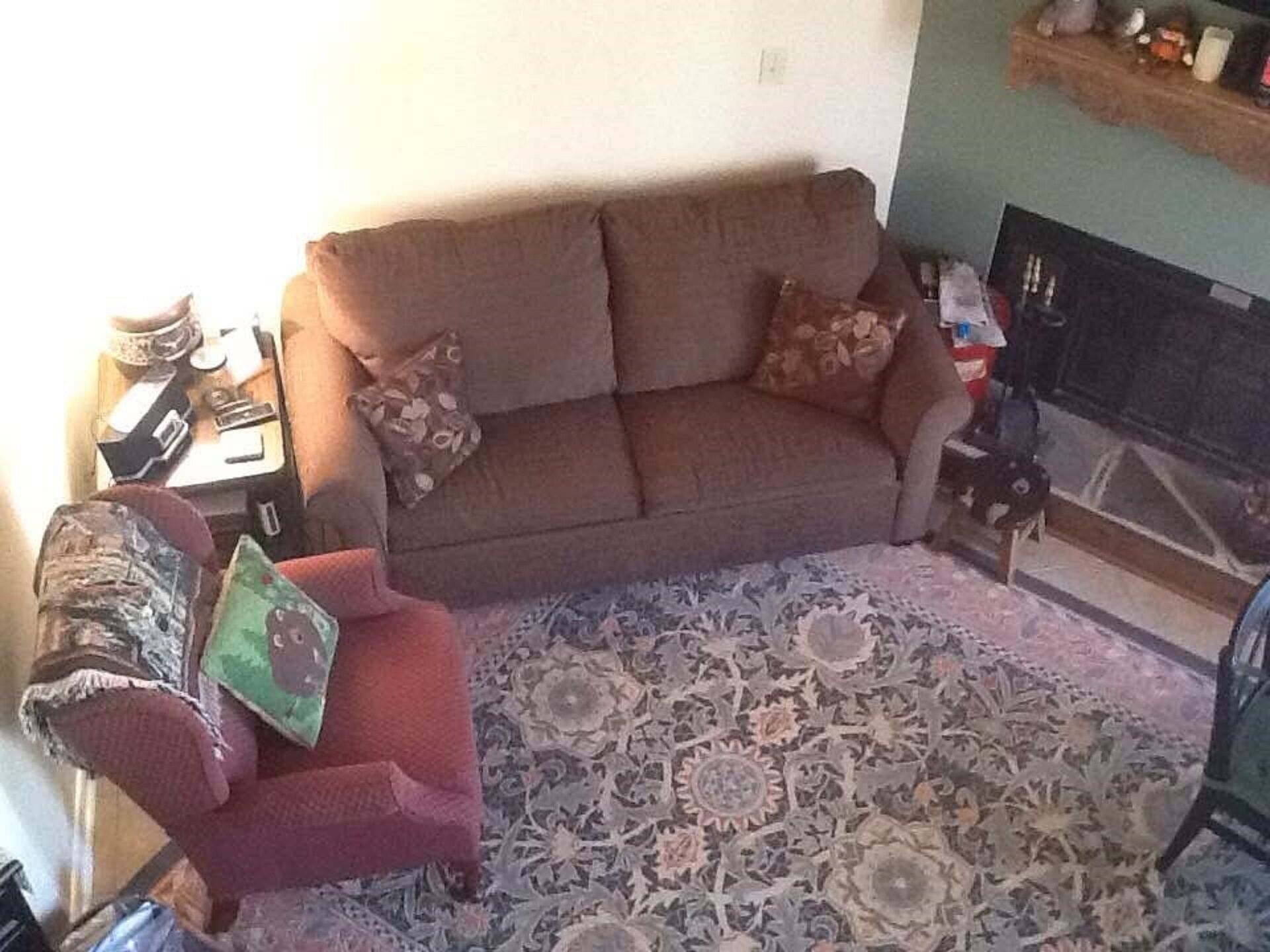 New listing- Five minute walk to slopes and village!