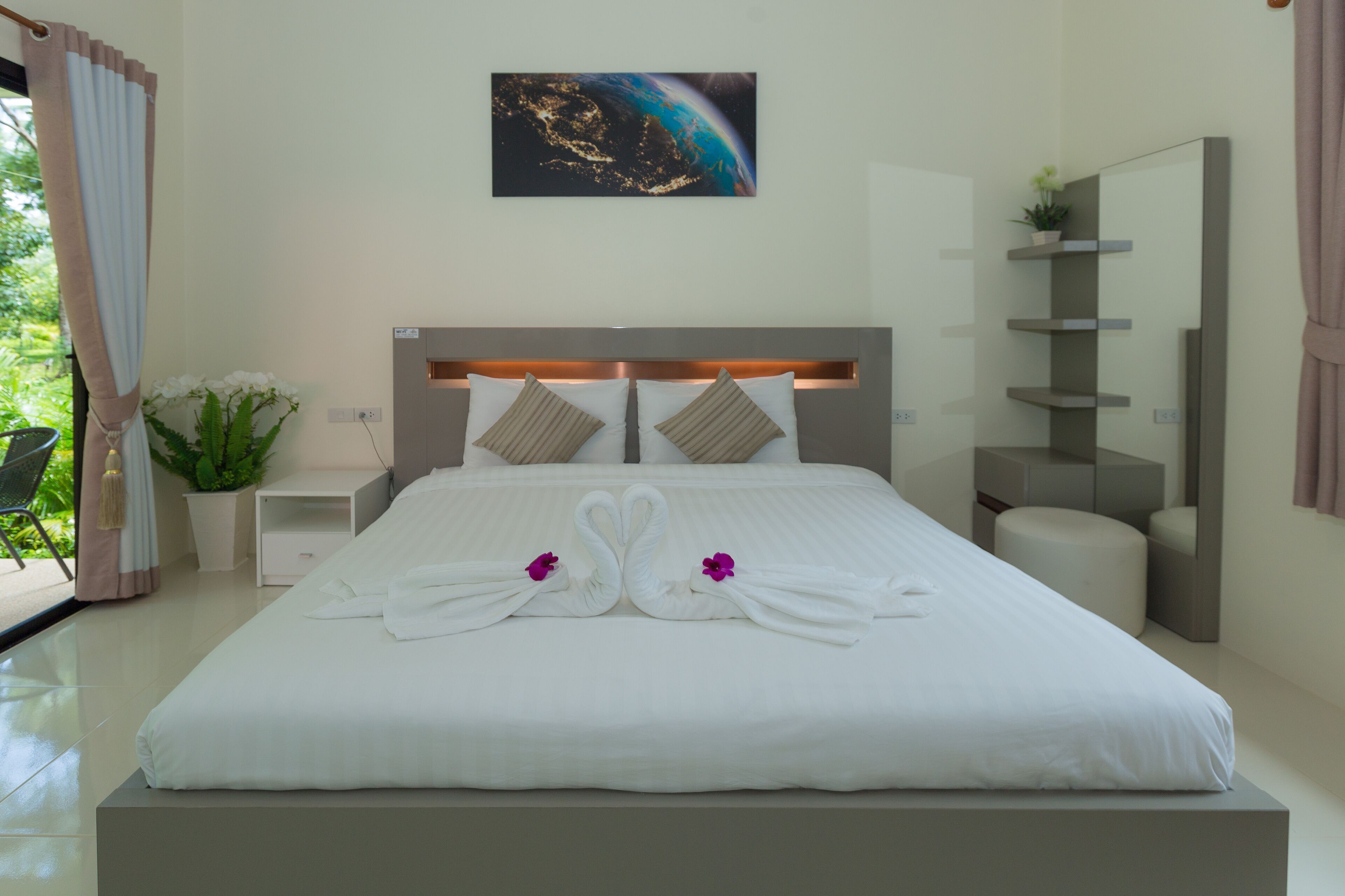 Minibar, in-room safe, free WiFi, bed sheets
