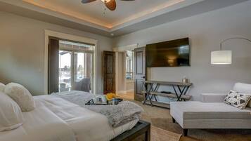 6 bedrooms, desk, travel cot, WiFi