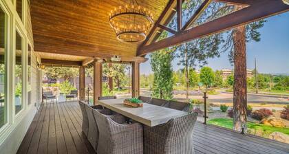 Ultimate River House-20 mins to Bachelor. Old Mill, Restaurants, Fireplace, Heated Deck