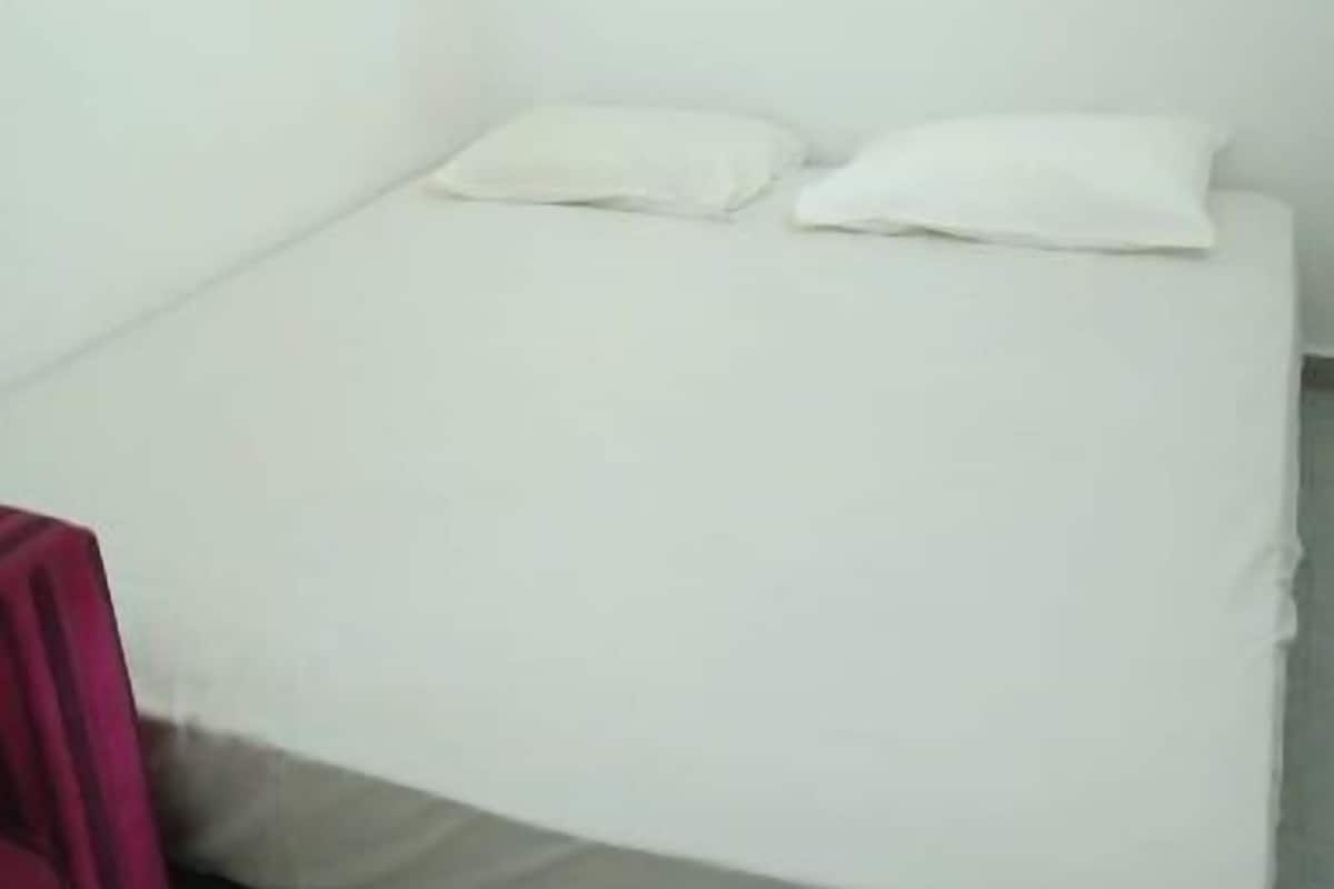 Deluxe Double Room, Non Smoking | Iron/ironing board (on request)
