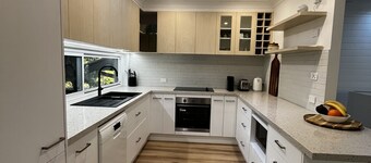 Family Friendly Beach House - close to the beach, bushwalks & the National park