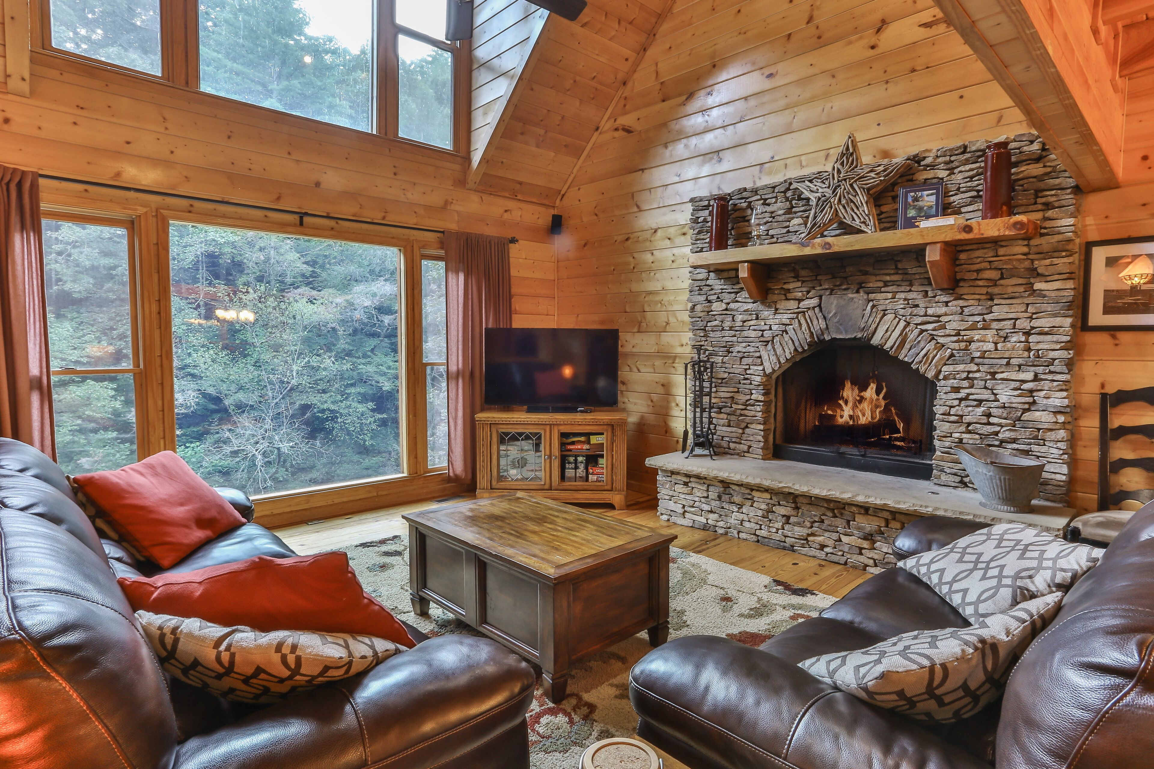 Waterfront Lodge- Trout Trap - Big Porches, Hot Tub, Pool Table, Relax in Style