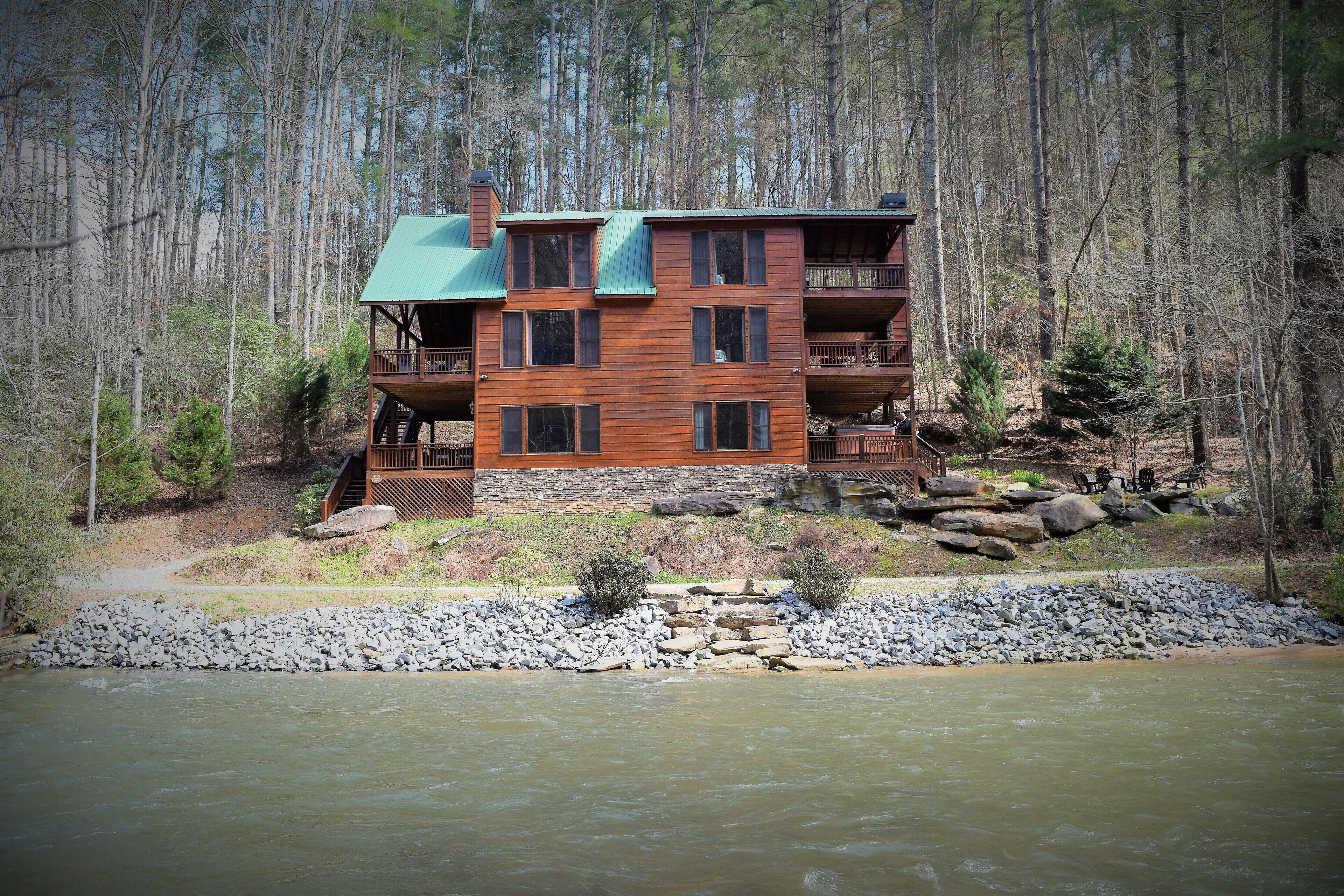 Waterfront Lodge- Trout Trap - Big Porches, Hot Tub, Pool Table, Relax in Style