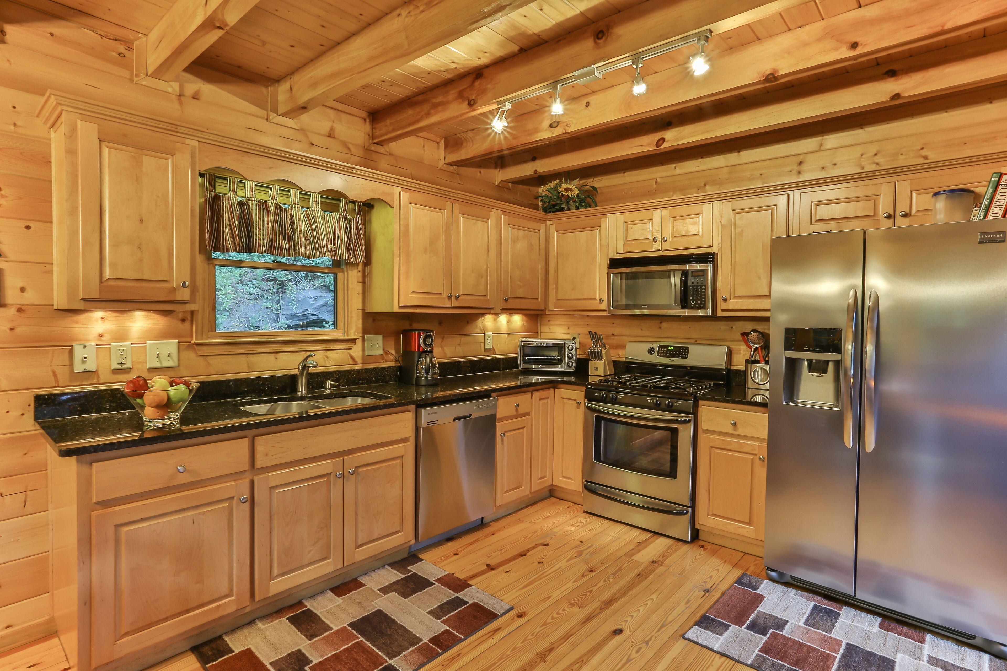 Waterfront Lodge- Trout Trap - Big Porches, Hot Tub, Pool Table, Relax in Style