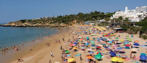 Beach nearby, sun-loungers, beach towels