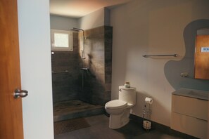 淋浴设施、毛巾、肥皂、洗发水