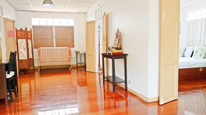 9 室のベッドルーム、アイロン / アイロン台、WiFi (無料)、ベッドシーツ