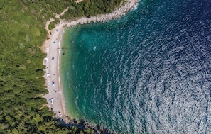 Una playa cerca
