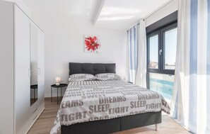 7 bedrooms, in-room safe, travel crib, free WiFi - Beautiful home in Pula with kitchen (Pula)