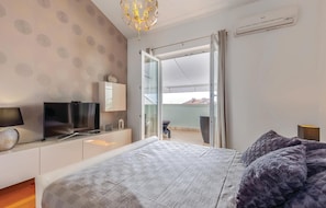 2 chambres, coffres-forts dans les chambres, lit parapluie